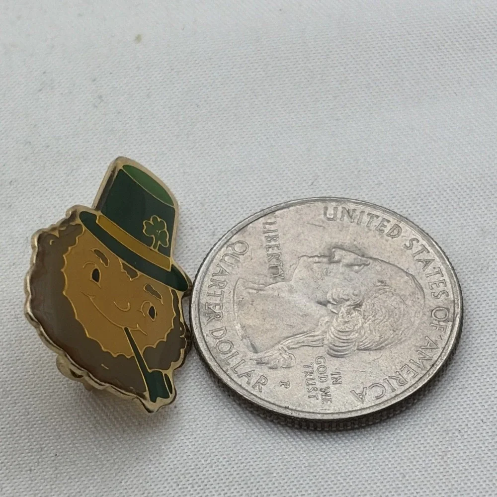 Leprechaun Head Shamrock Hat Pipe Lucky Charm Lapel Hat Pin St Patricks Day